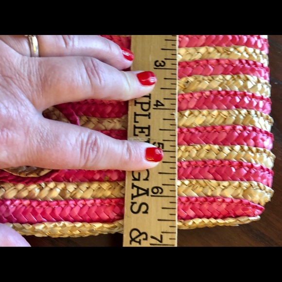 A1  WHEAT STRAW CLUTCH👛 Mudpie NWT - Picture 6 of 8